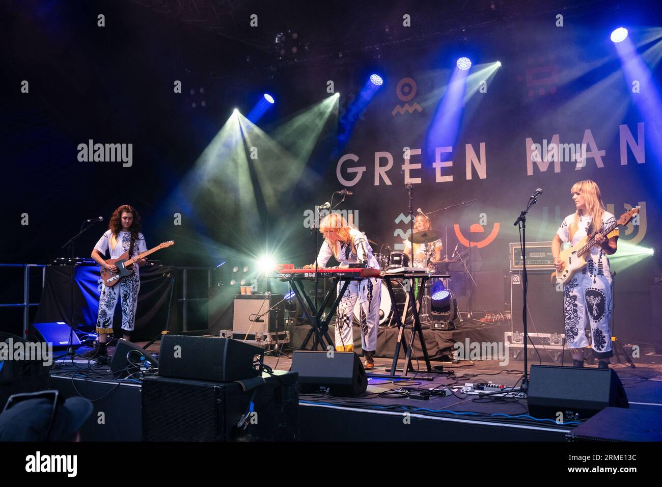 Die walisische Band SISTER WIVES spielt auf dem Green man Festival in Wales, Großbritannien, im August 2023. Foto: Rob Watkins Stockfoto