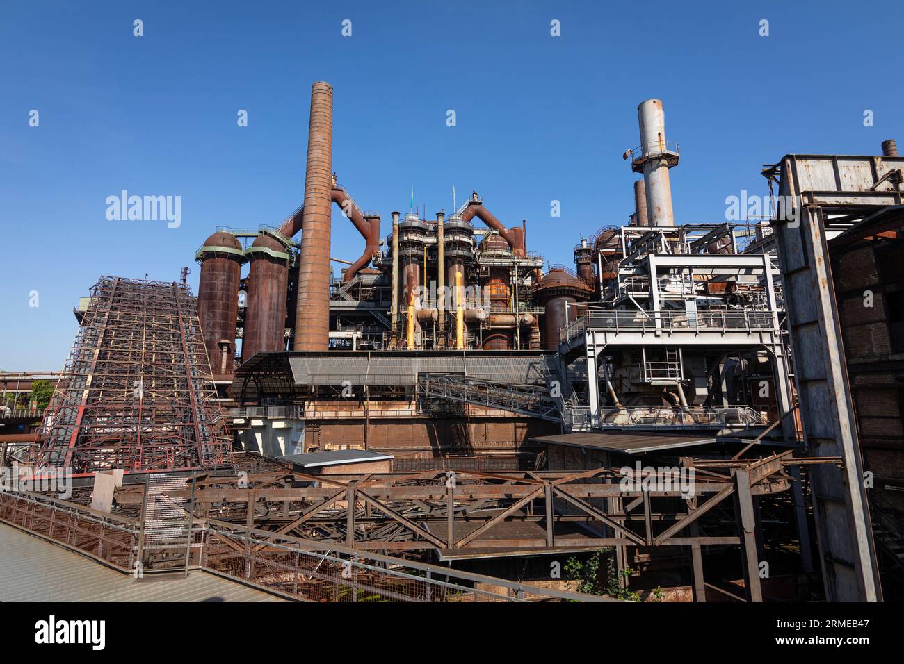 Vollständig erhaltene Eisenwerke im Museum Völklinger Hütte, UNESCO-Weltkulturerbe in Deutschland Stockfoto