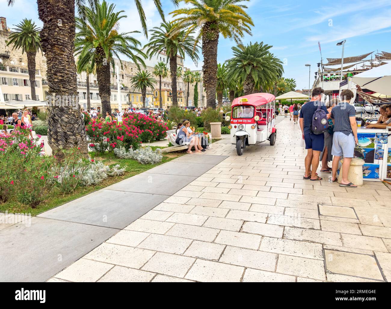 Sightseeing-Autos für Touristen in Split. Stockfoto