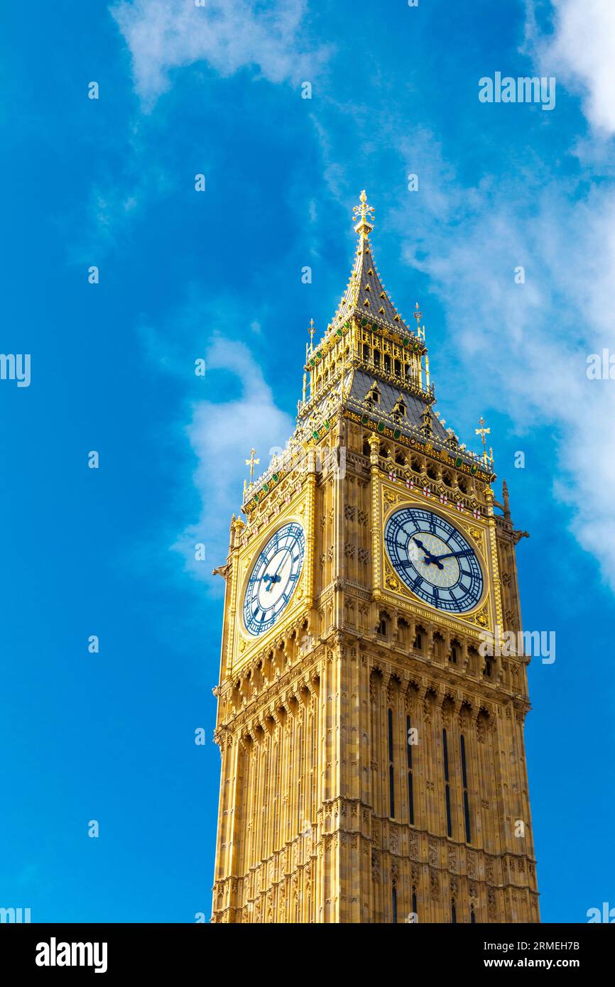 Der berühmte Big Ben Clock Tower (Elizabeth Tower) nach 2021 Renovierungen in Houses of Parliament, London, England Stockfoto