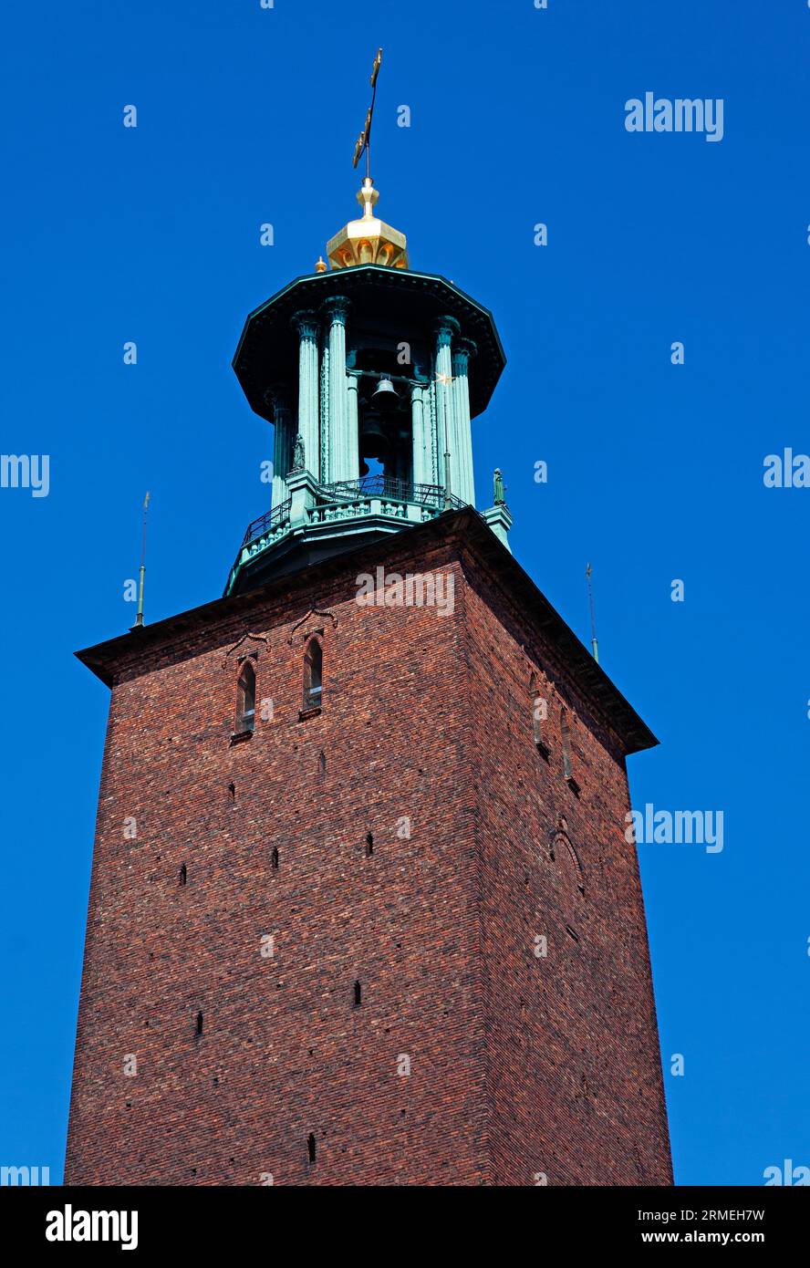 Stockholm, Schweden - 23. Mai 2023: Der größte Turm des Rathauses Stockfoto