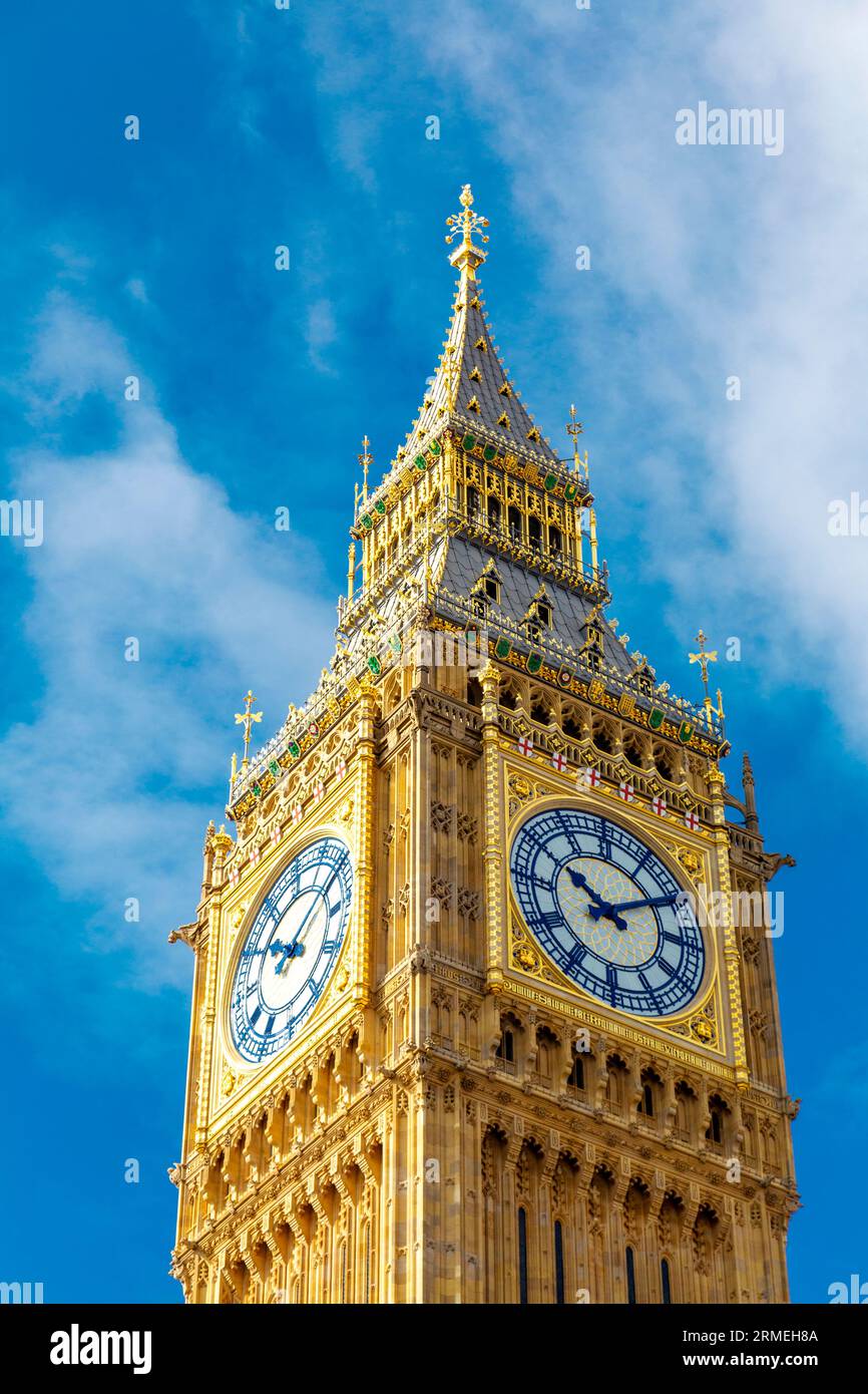 Der berühmte Big Ben Clock Tower (Elizabeth Tower) nach 2021 Renovierungen in Houses of Parliament, London, England Stockfoto
