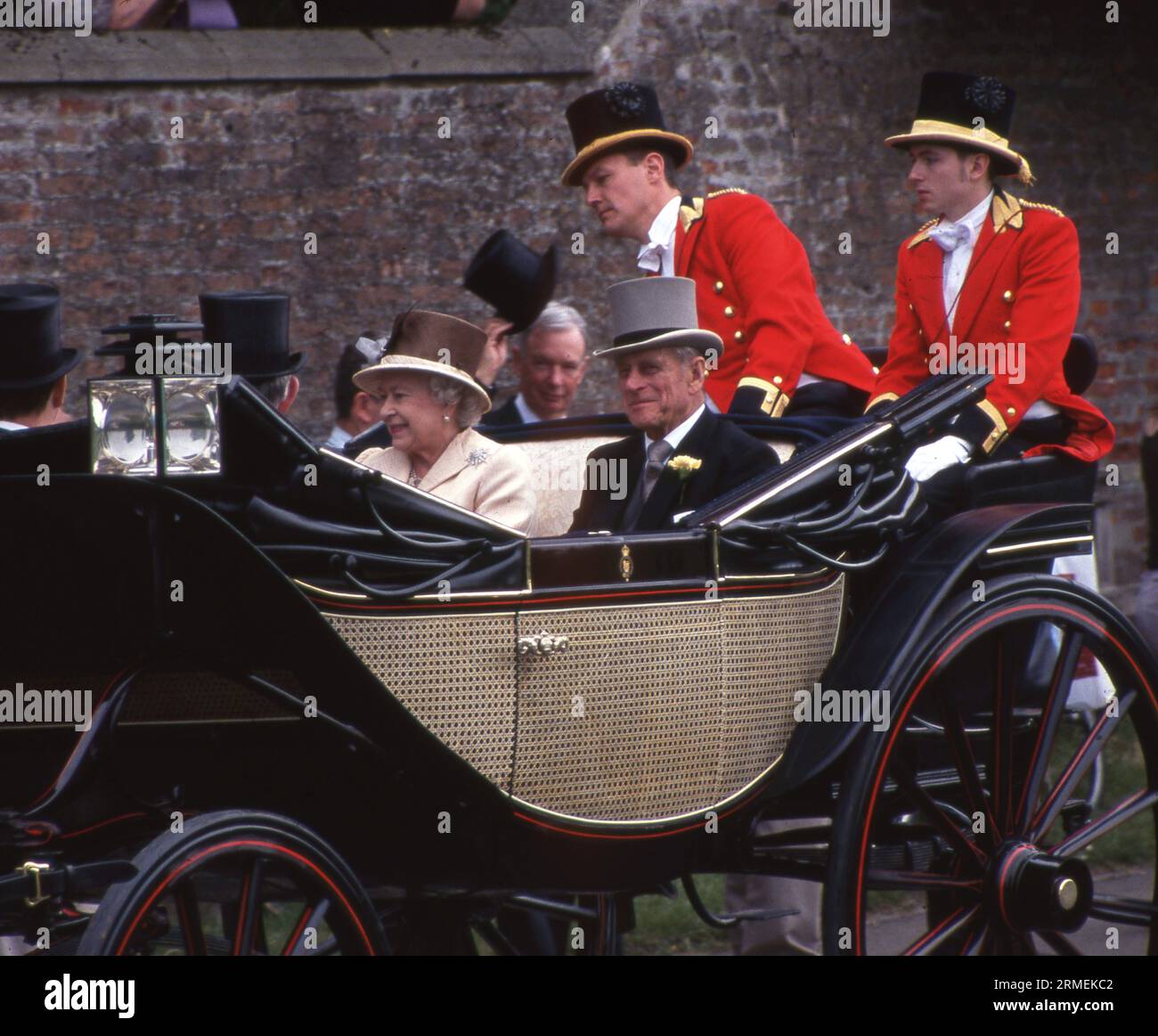 Die Königin und der Herzog von Edinburgh, die am 16. Juni 2005 in Royal Ascot in York ankamen Foto des Henshaw Archivs Stockfoto