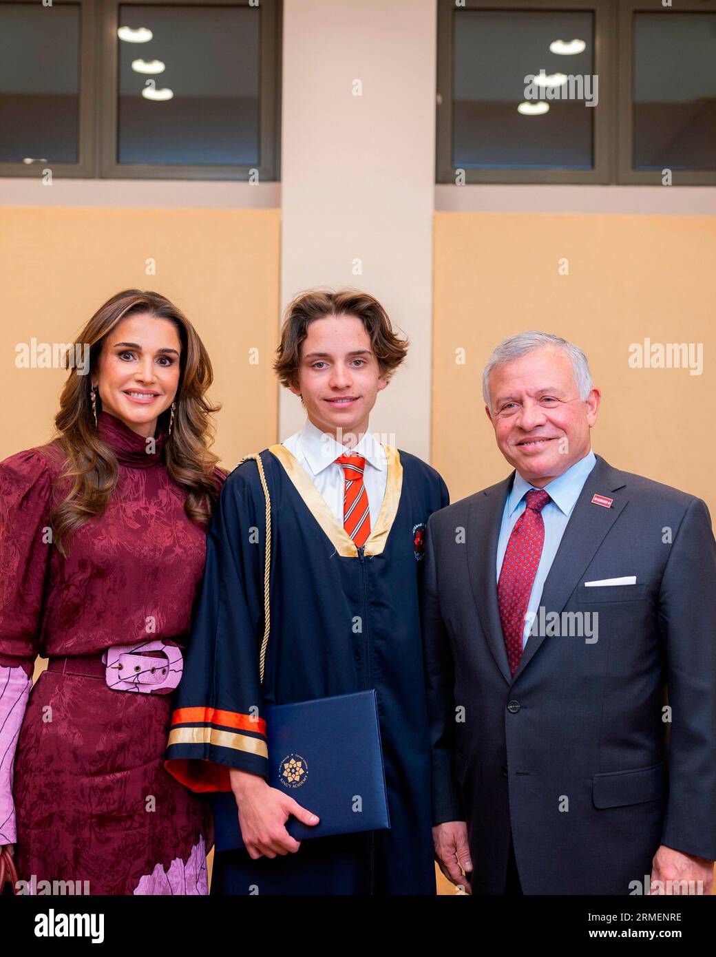 König Abdullah II. Und Königin Rania Al Abdullah mit seiner Königlichen Hoheit Prinz Hashem bin Abdullah II. Während seines Graduierens an der Königlichen Akademie am 24. Mai 2023, Bilder anlässlich des Geburtstags von Königin Rania Al Abdullah am Donnerstag, den 31. August 2023 Foto: Royal Hashemite Court / Albert Nieboer / Netherlands OUT / Point de Vue OUT Stockfoto