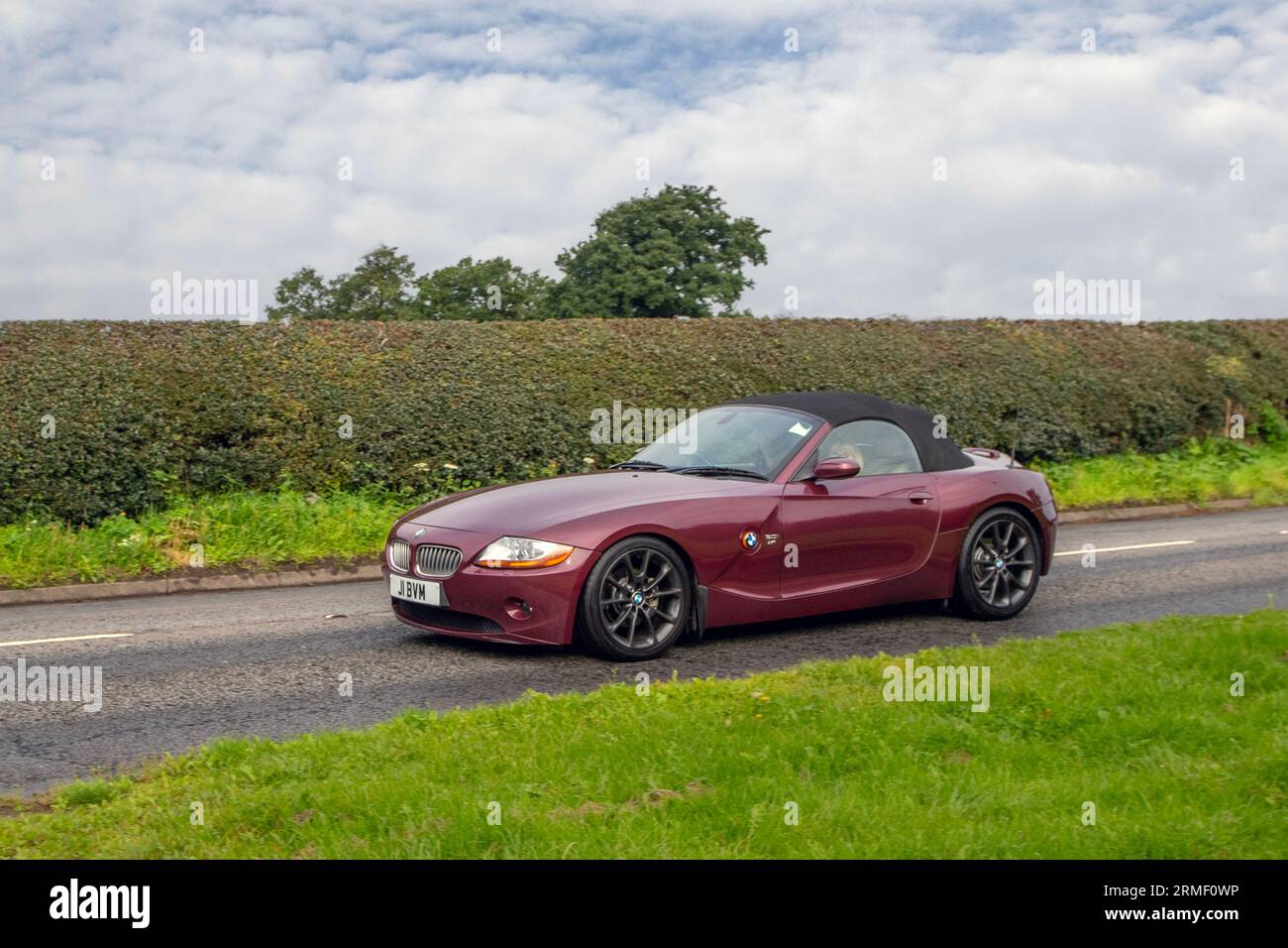 2003 BMW Z4 3.0I Auto 30I Step Auto Red Car Roadster Benzin 2979 ccm; Fahrten auf Landstraßen in Congleton, Großbritannien Stockfoto