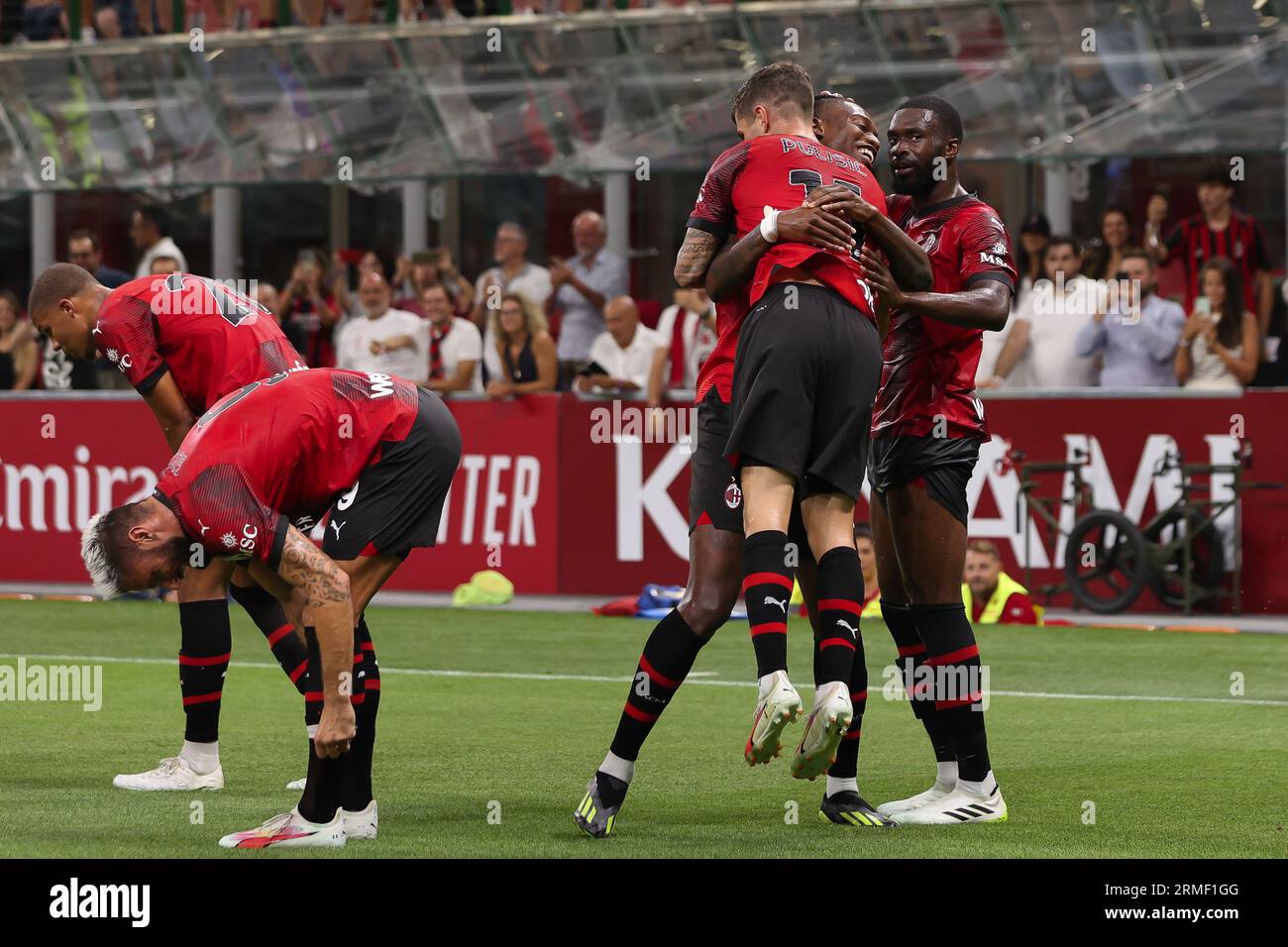 Italien. 26. August 2023. Italien, Mailand, august 26 2023: Christian Pulisic (AC Mailand Stürmer) erzielt und feiert das 1-0 Tor bei 33' während des Fußballspiels AC Mailand gegen Torino FC, Tag 2 Serie A 2023-2024 San Siro Stadium (Foto: Fabrizio Andrea Bertani/Pacific Press/SIPA USA) Credit: SIPA USA/Alamy Live News Stockfoto