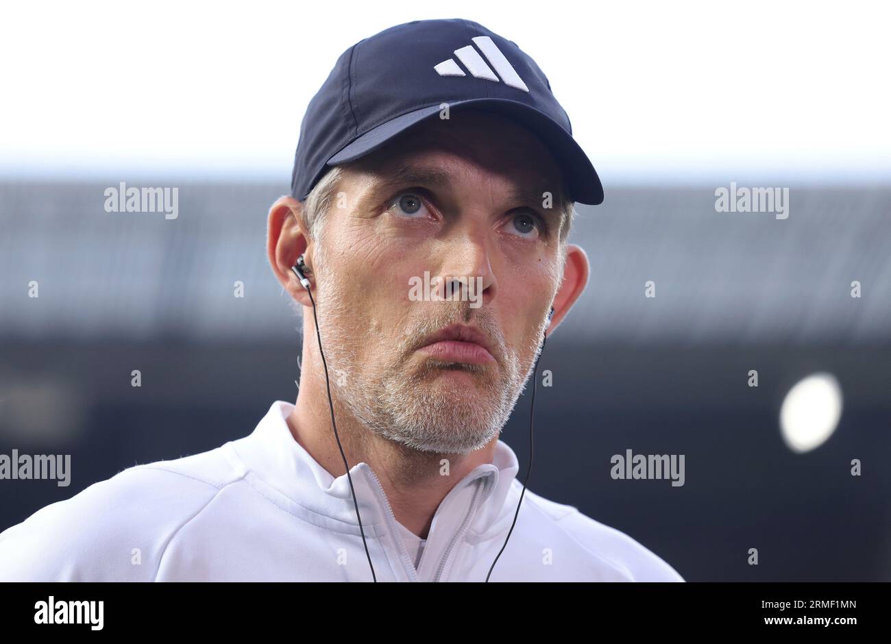 firo : 18.08.2023 1.Bundesliga Erstligasaison 2023/24 SV Werder Bremen - FCB FC Bayern München München München . Bayern-Trainer Thomas Tuchel-Geste, Porträtinterview Stockfoto