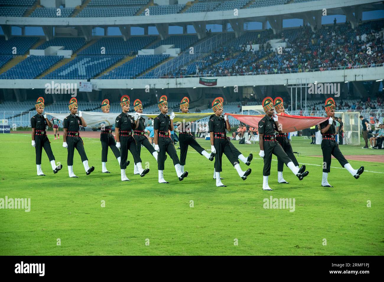 Kalkutta, Indien. 27. August 2023. Mohunbagan Super Giants erreicht das Durand-23-Fußballturnier im Halbfinale, indem er am 27. August 2023 im vierten Viertelfinale des VYBK (Vivekananda Yuva Bharti Krirangan), Salt Lake, Kolkata, mit 3-1 Margen gegen den FC Mumbai City schlägt. Jason Cummings(P), Manvir Singh und Anwar Ali erzielten die Siegertreffer für Mohunbagan, während Jorge Pereyra Diaz den Trost für Mumbai City FC erzielte (Foto: Amlan Biswas/Pacific Press/SIPA USA) Credit: SIPA USA/Alamy Live News Stockfoto