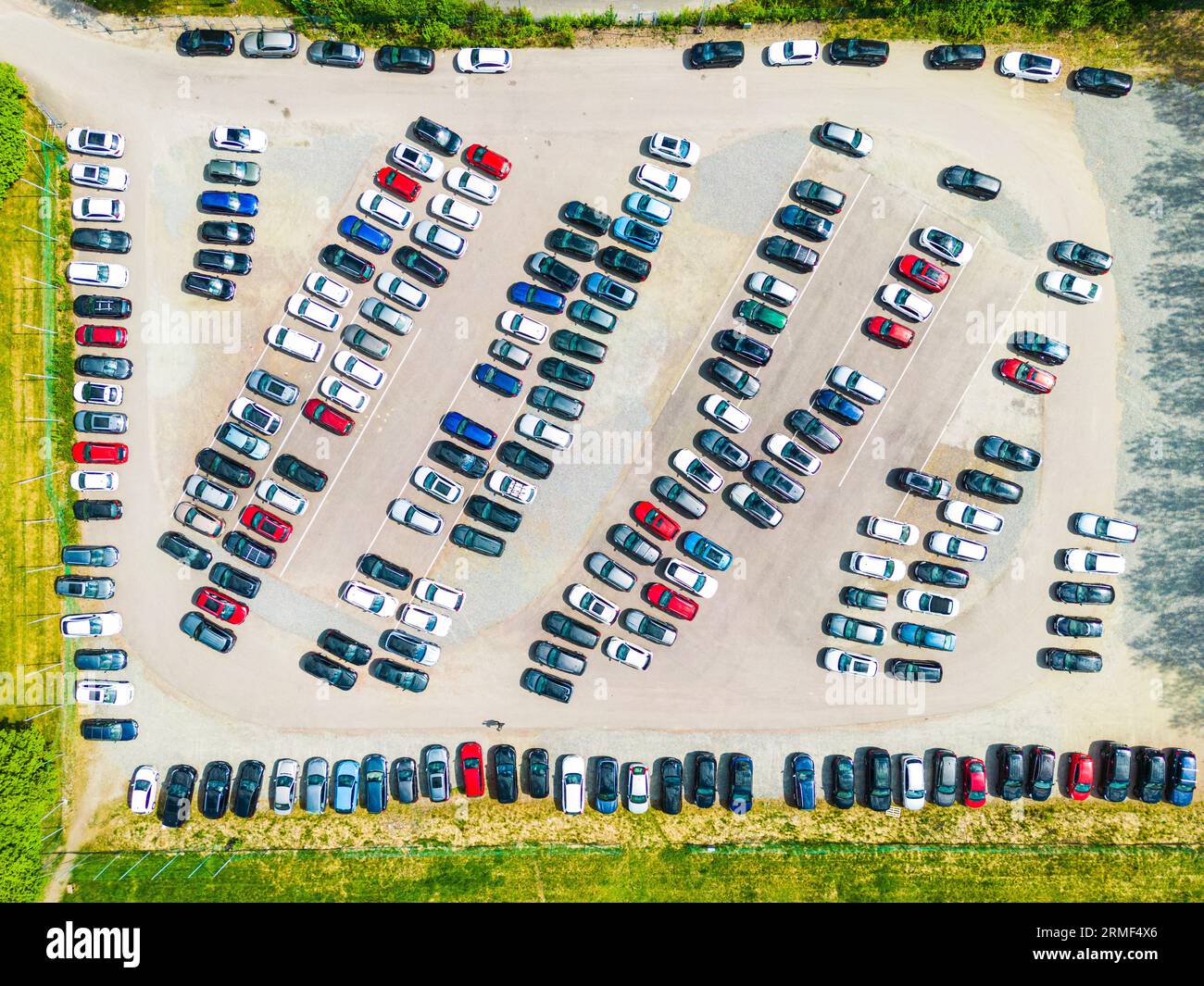 Luftaufnahme des Autos auf Parkplatz Stockfoto