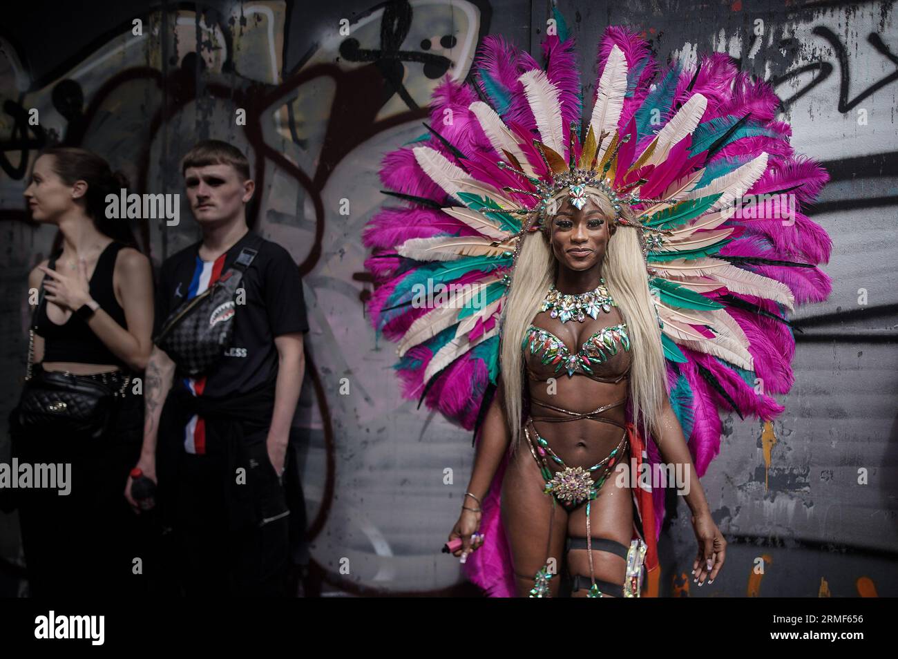 London, Großbritannien. 28. August 2023. Notting Hill Karneval. Europas größte Straßenparty erobert die Straßen der Weststadt mit Feiern der karibischen Kultur und Gemeinschaft. Guy Corbishley/Alamy Live News Stockfoto