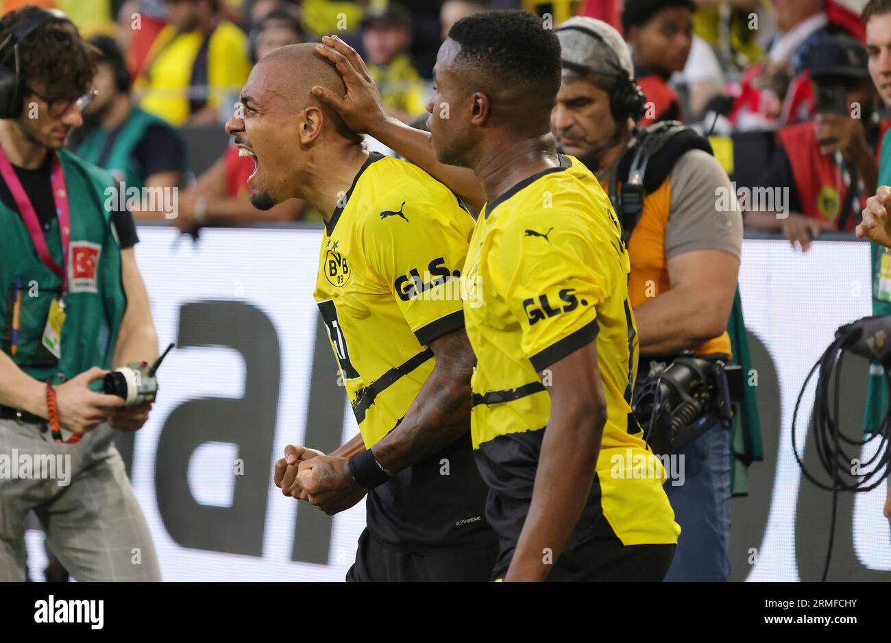 firo : 19.08.2023 1.Bundesliga Erstliga Saison 2023/24 BVB Borussia Dortmund - 1.FC FCK Köln 1:0 Donyell Malen , Jubel mit Youssoufa Moukoko , BVB Stockfoto