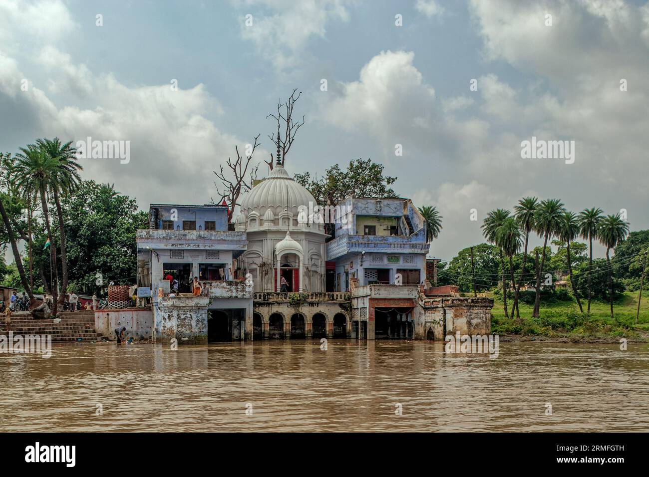 09 26 2005 Vintage Old Structure im patthar Ghat oder Massacre Ghat am Gunga River Kanpur Uttar Pradesh Indien Asien. Stockfoto