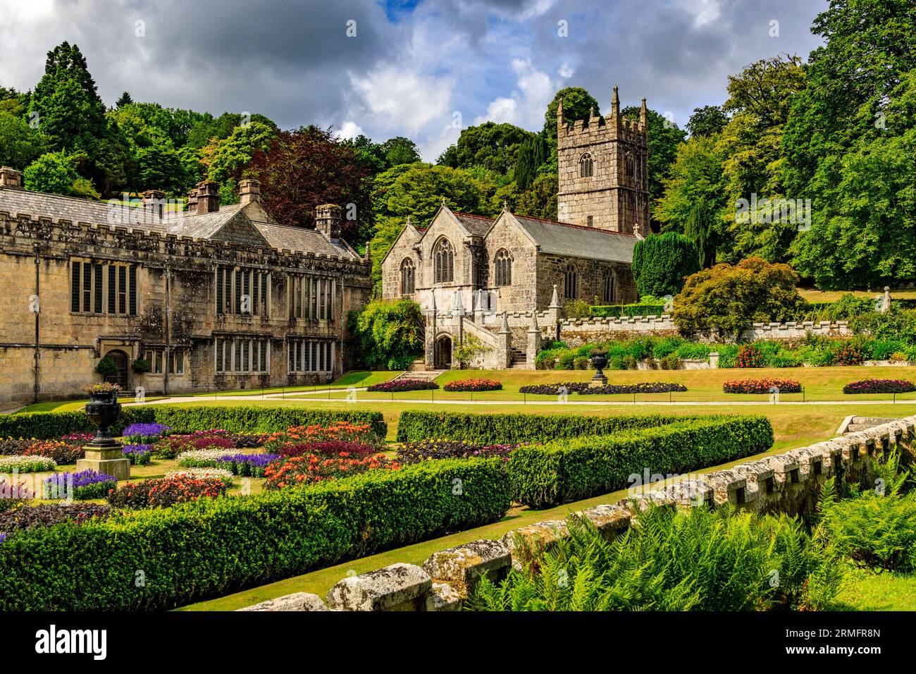 Die Pfarrkirche von St Hydroc auf dem Gelände von Lanhydrock House and Gardens, Nr Bodmin, Cornwall, England, UK Stockfoto