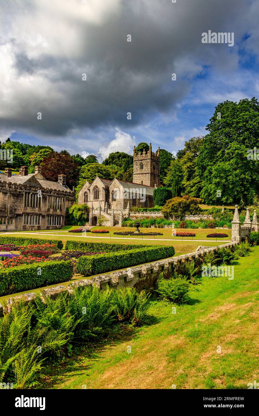 Die Pfarrkirche von St Hydroc auf dem Gelände von Lanhydrock House and Gardens, Nr Bodmin, Cornwall, England, UK Stockfoto