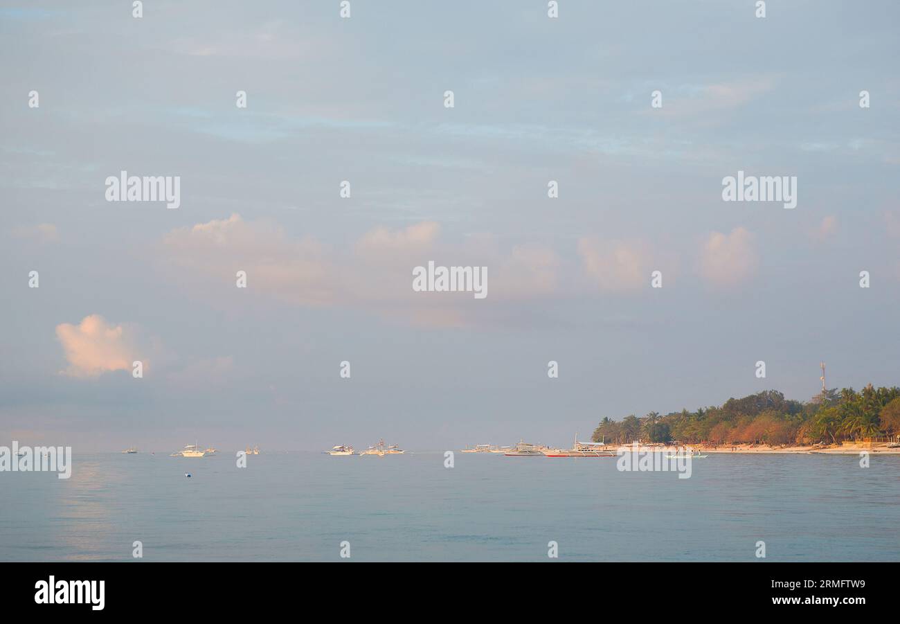 Traditionelle philippinische bangka-Boote am frühen Morgen Stockfoto