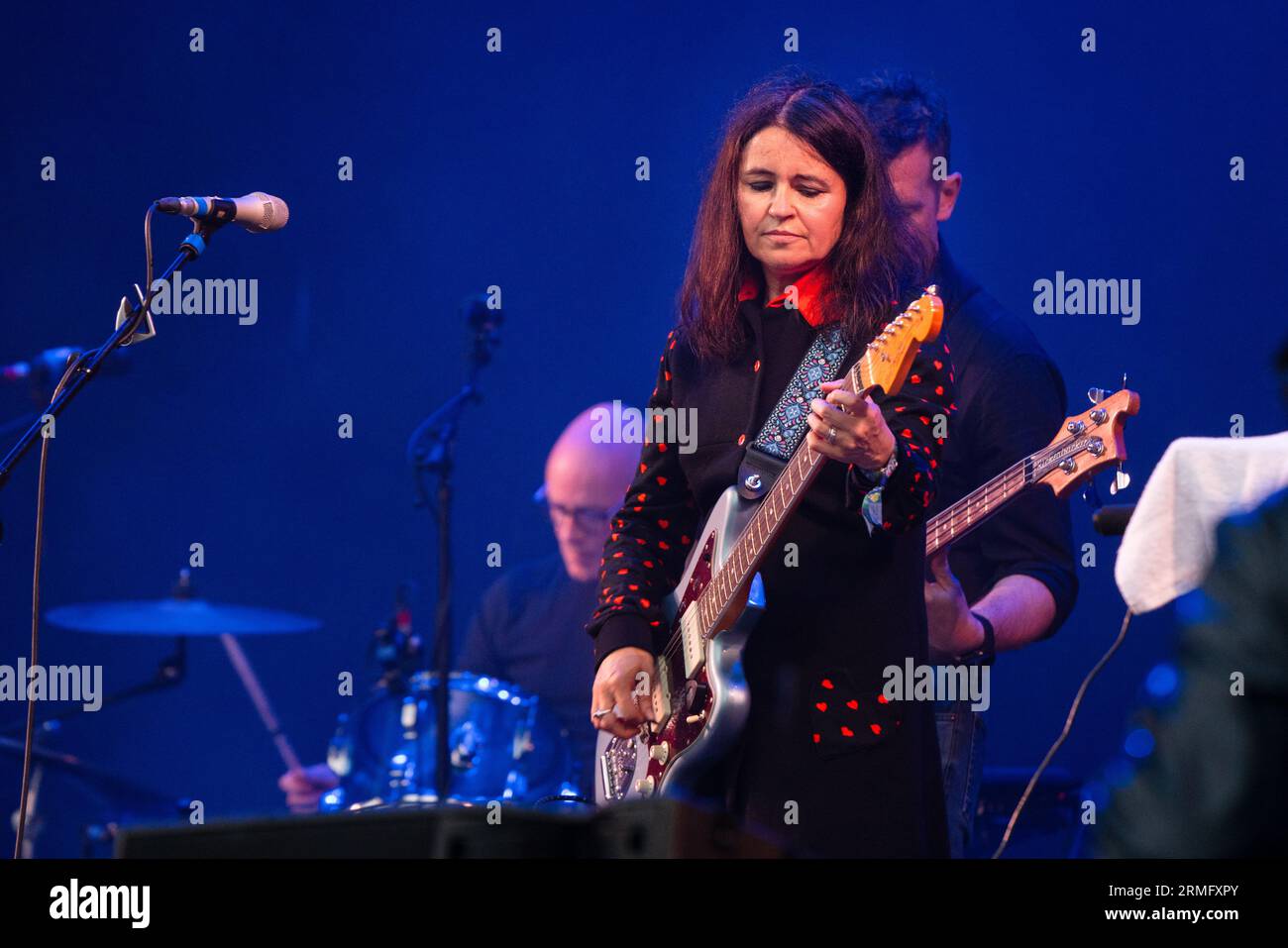 Emma Pollock von der schottischen Band The Delgados on the Mountain Stage beim Green man Festival in Wales, Großbritannien, August 2023. Foto: Rob Watkins Stockfoto