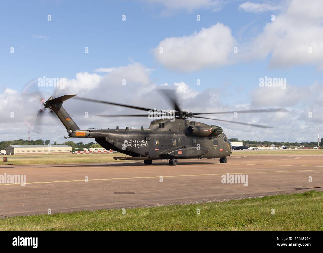 Ein CH-53 Sea Hallion Hubschrauber der Deutschen Luftwaffe auf der Royal International Air Tattoo 2023 Stockfoto