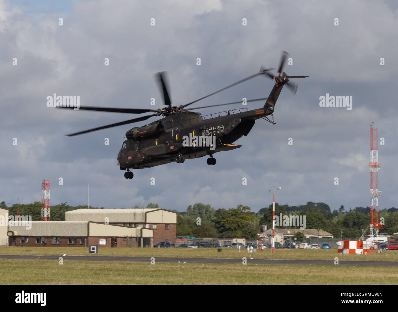 Ein CH-53 Sea Hallion Hubschrauber der Deutschen Luftwaffe auf der Royal International Air Tattoo 2023 Stockfoto