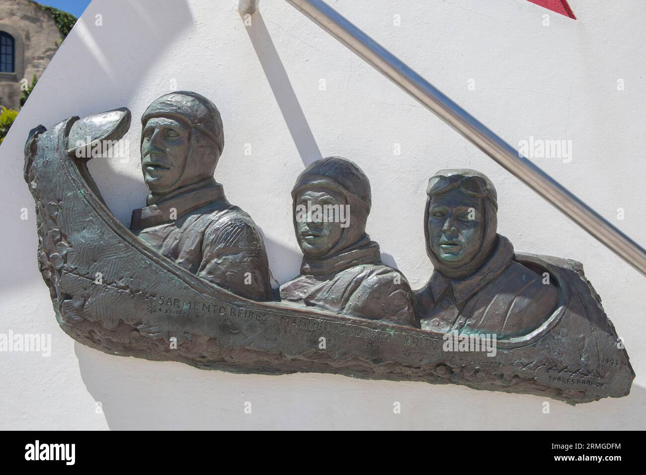 Vila Nova, Portugal - 25. Juli 2023: Denkmal zur Erinnerung an den ersten Lissabon-Macau-RAID, Vila Nova de Milfontes, Portugal Stockfoto