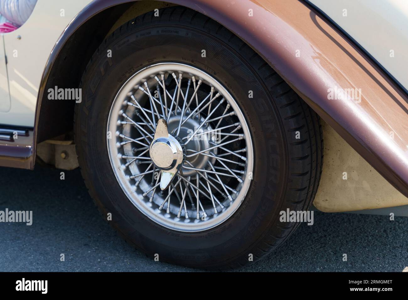 Waltershausen - 10. Juni 2023: Ein britischer Oldtimer MG L1 Magna steht auf dem Parkplatz vor dem Burgenland-Klassiker. Stockfoto