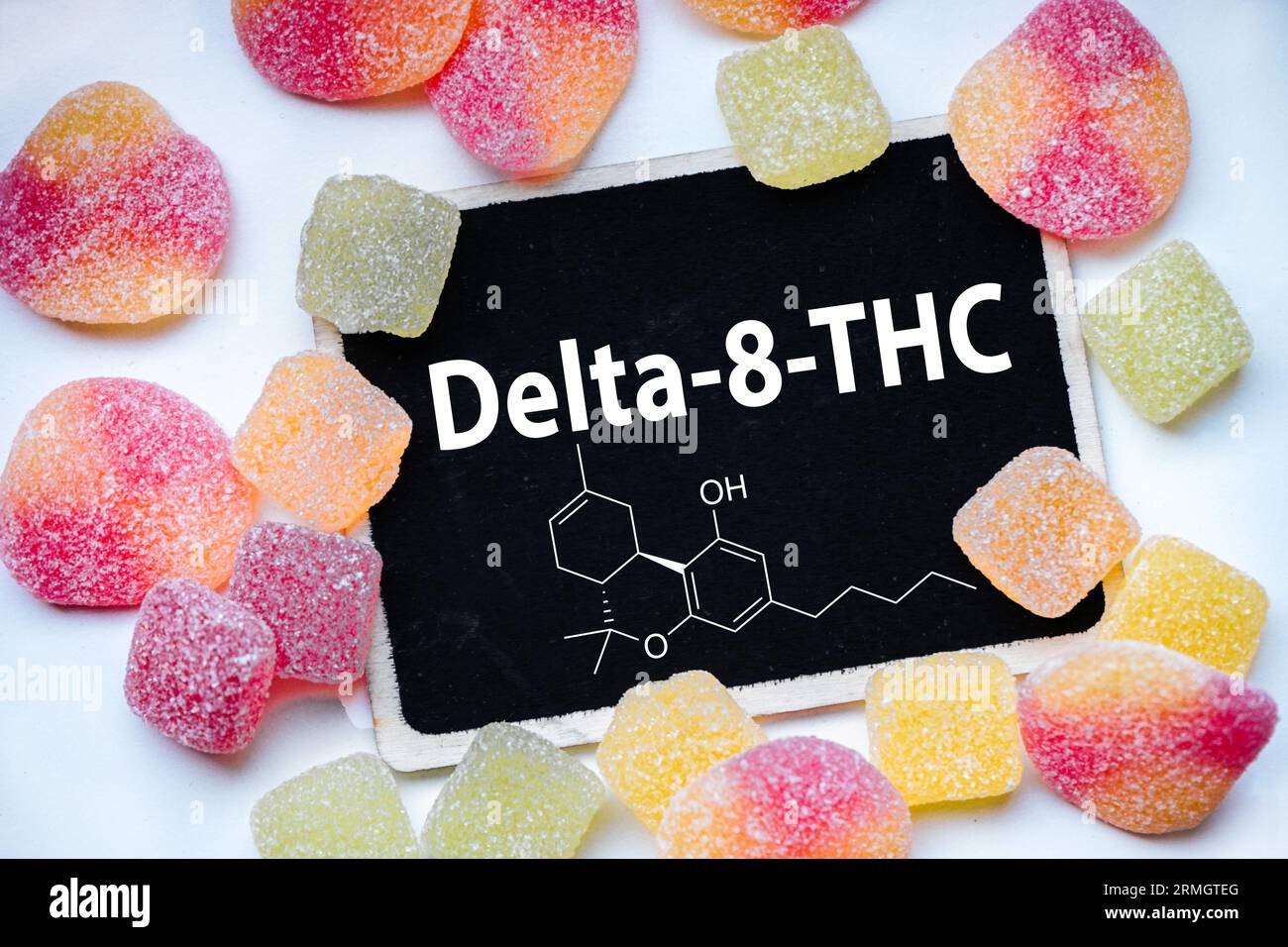 Medizinische Marihuana-Lebensmittel, Gummy Candies mit Delta 8 THC Cannabis in der Lebensmittelindustrie infundiert Stockfoto