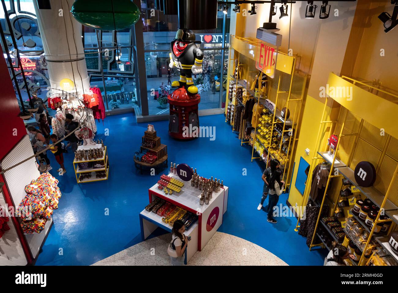 Das M&M's World Store in NYC ist ein vierstöckiger, interaktiver Einzelhandelsbereich im Herzen des Times Square. Stockfoto