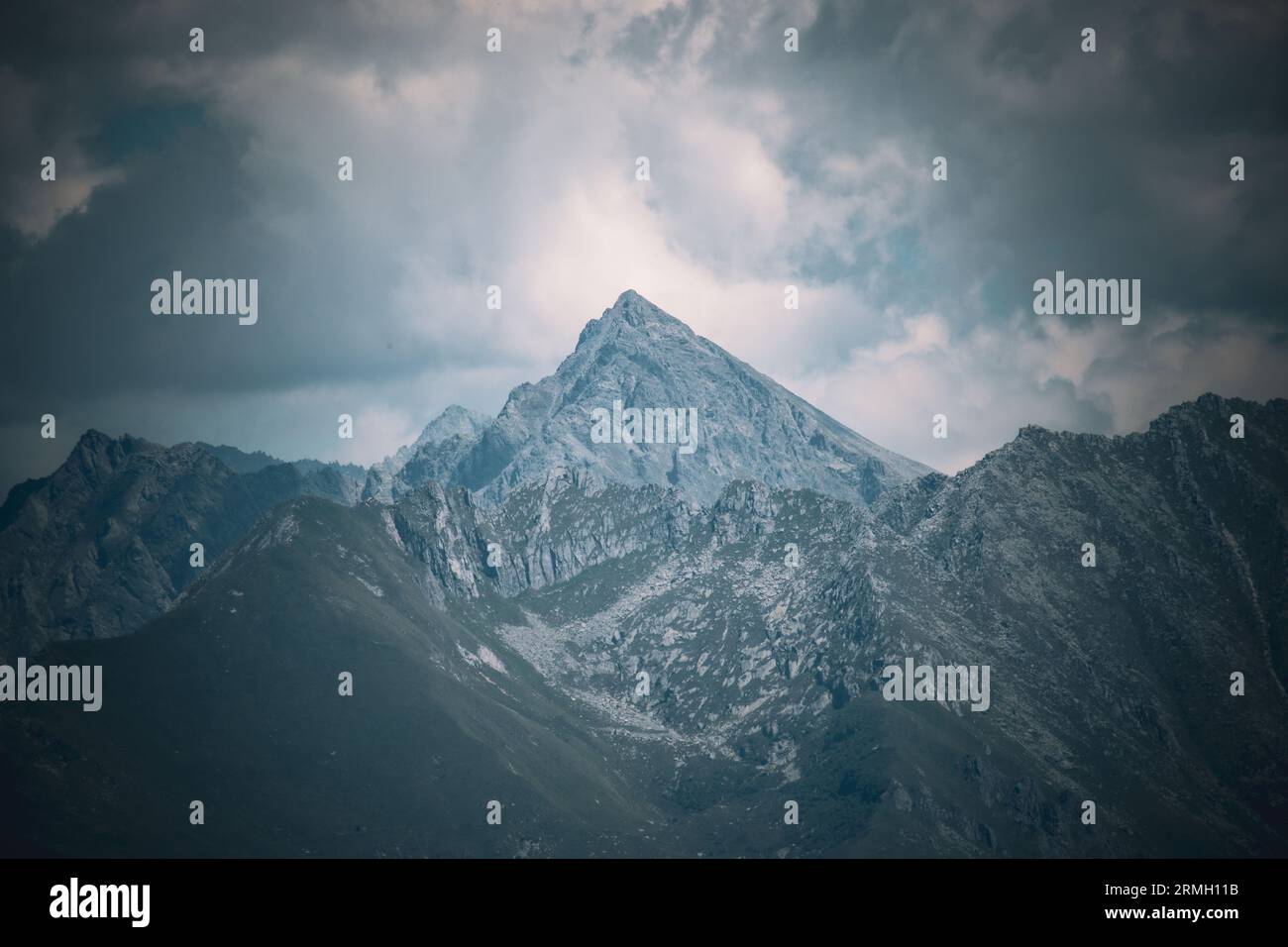 Berggipfel in den italienischen Alpen Stockfoto