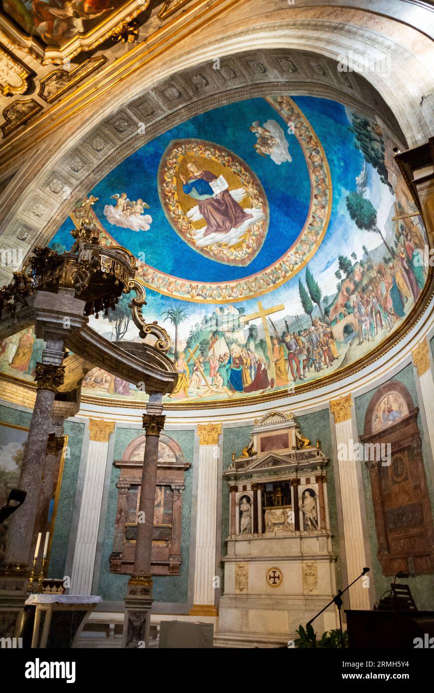 Basilica di Santa Croce in Gerusalemme an der Piazza di Santa Croce in Gerusalemme in Rom. Stockfoto