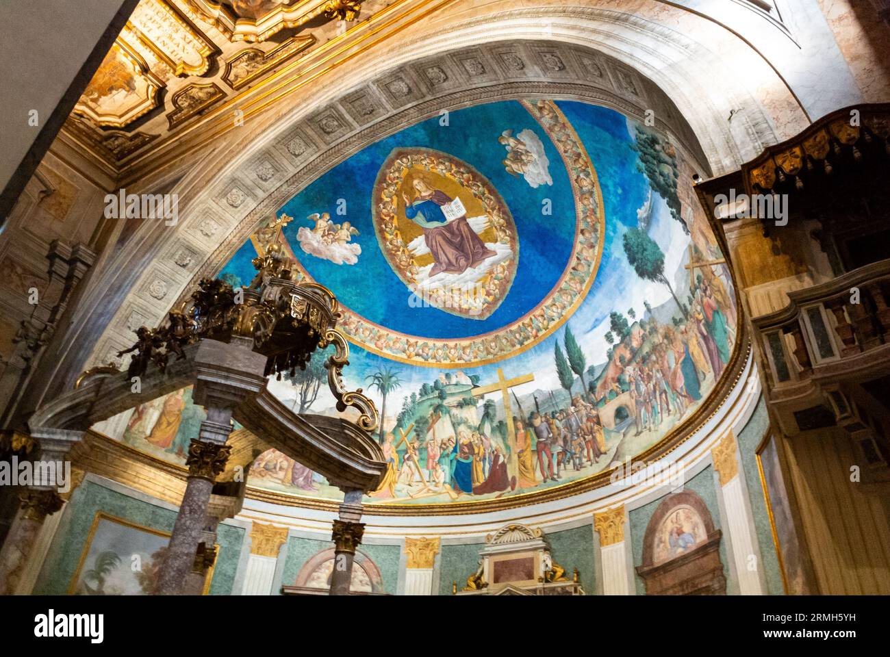 Basilica di Santa Croce in Gerusalemme an der Piazza di Santa Croce in Gerusalemme in Rom. Stockfoto