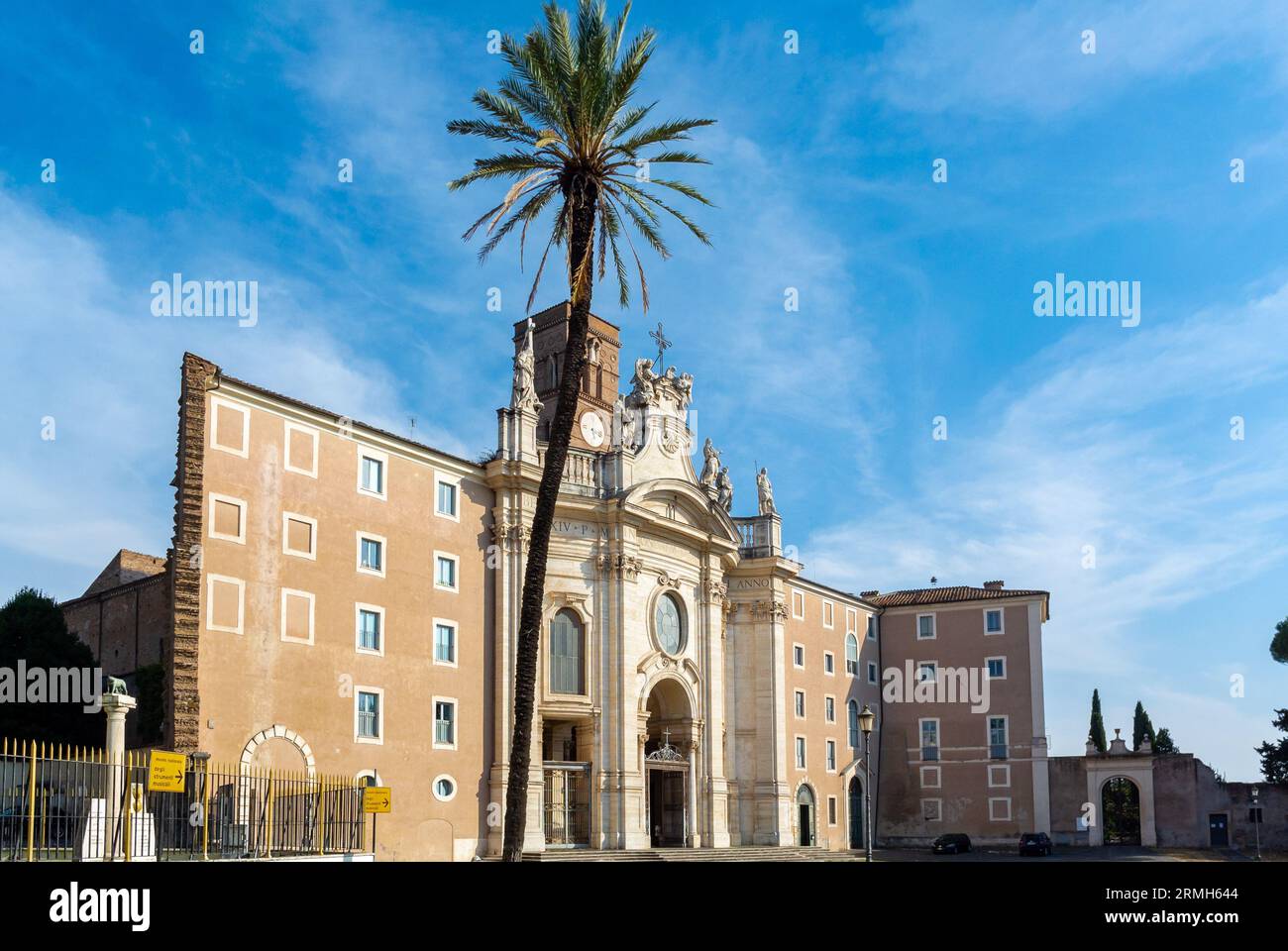 Rom, Latium, Italien, Basilica di Santa Croce in Gerusalemme an der Piazza di Santa Croce in Gerusalemme in Rom. Stockfoto