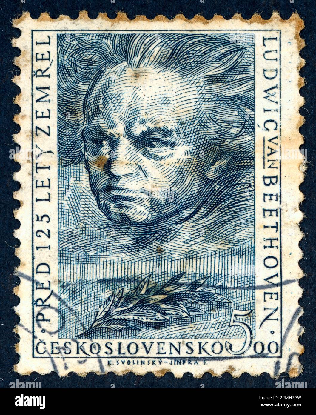 Ludwig van Beethoven (1770–1827). Briefmarke aus der Tschechoslowakei 1952 zum 125. Todestag Beethovens. Ludwig van Beethoven war ein deutscher Komponist und Pianist. Beethoven ist nach wie vor einer der am meisten bewunderten Komponisten in der Geschichte der westlichen Musik; seine Werke gehören zu den meistgespielten Werken des klassischen Musikrepertoires und erstrecken sich über den Übergang von der Klassik zur Romantik in der klassischen Musik. Stockfoto