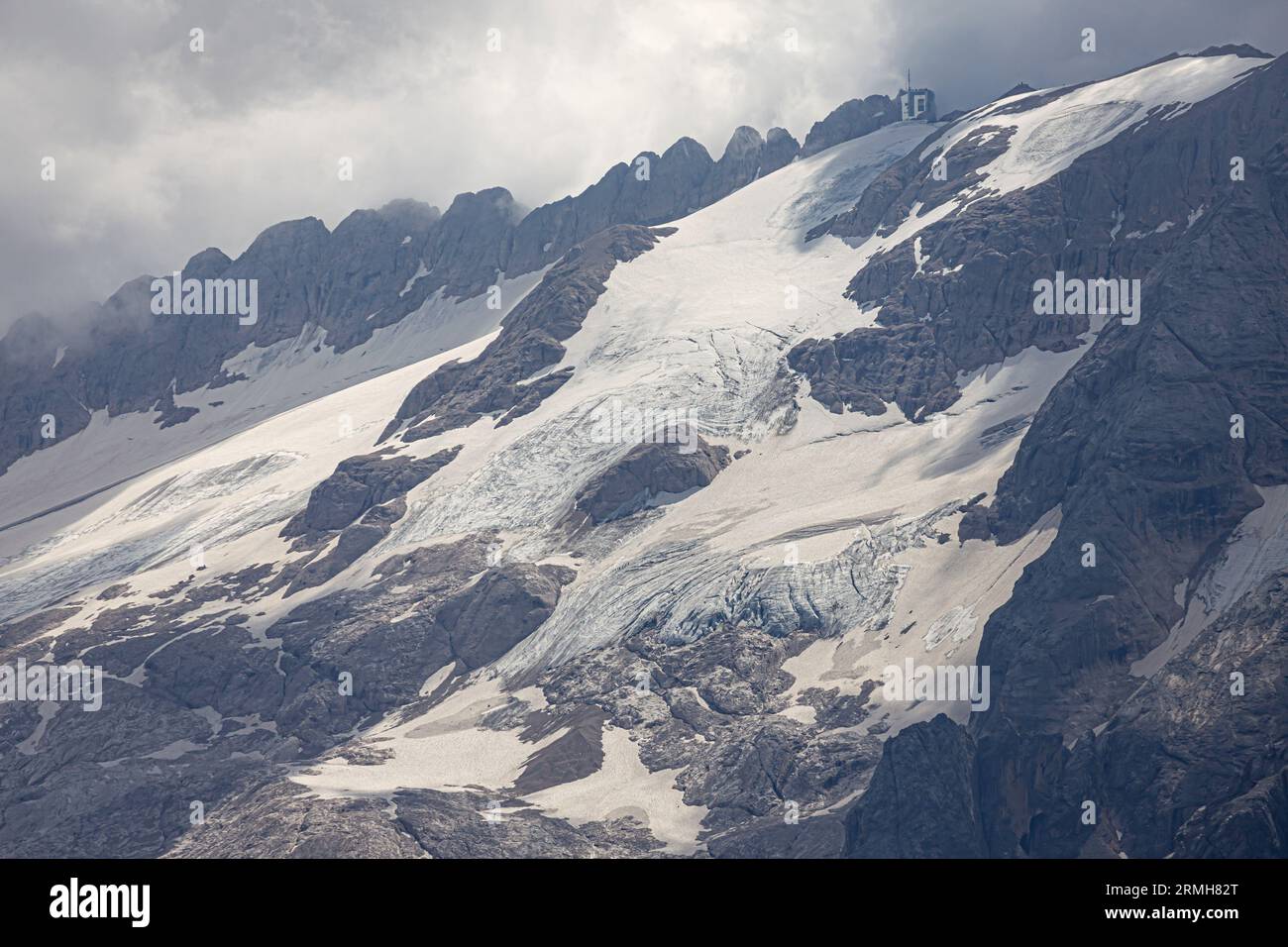 Marmolada-Gletscher ab Sella Pass, Dolomiten, Italien. Stockfoto