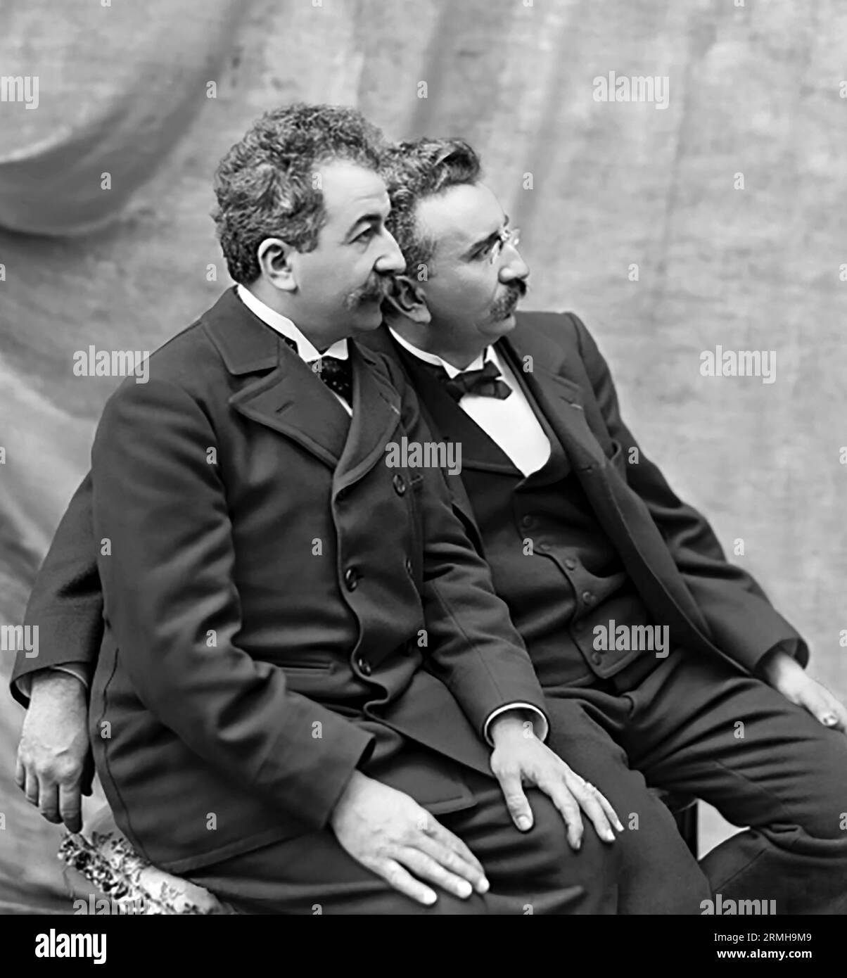 Lumiere Brüder, die Brüder Lumière (Auguste Marie Louis Nicolas Lumière (1862–1954) und Louis Jean Lumière (1864–1948), französische Filmemacher. Stockfoto