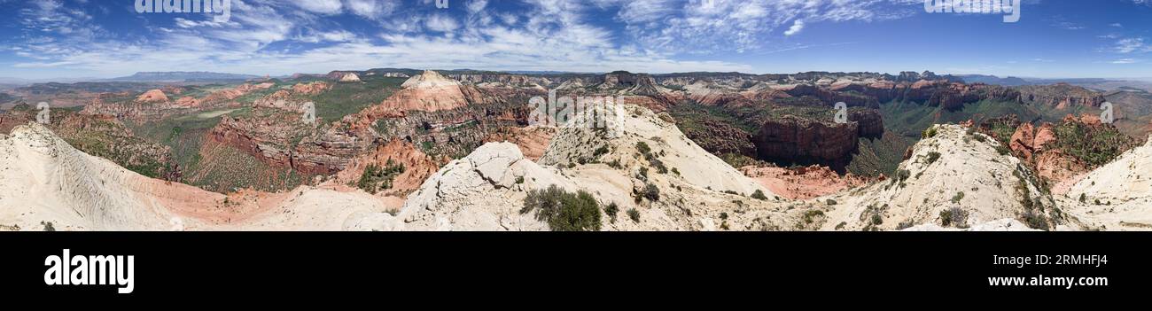 360-Grad-Landschaftspanorama vom Gipfel des South Guardian Angel im Zion-Nationalpark in Utah Stockfoto