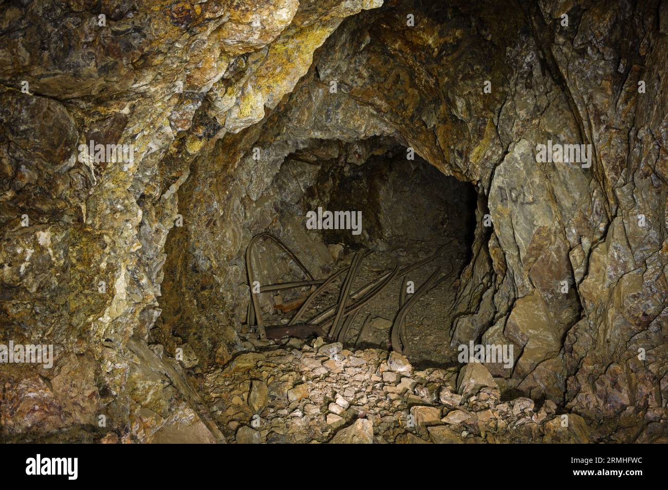 Stollen in einer alten Wolframmine in den Tungsten Hills von Kalifornien Stockfoto