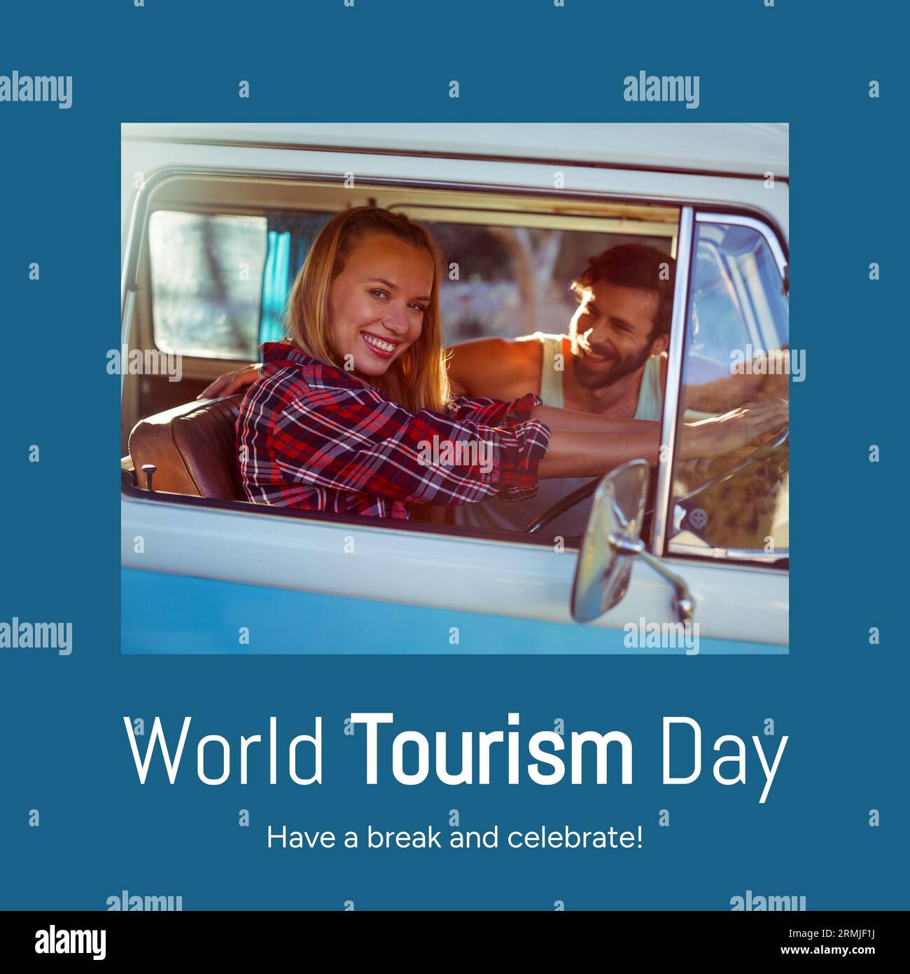 Komposition aus: Machen Sie eine Pause und feiern Sie den Welttourismus-Tag Text über kaukasisches Paar im Wohnmobil Stockfoto