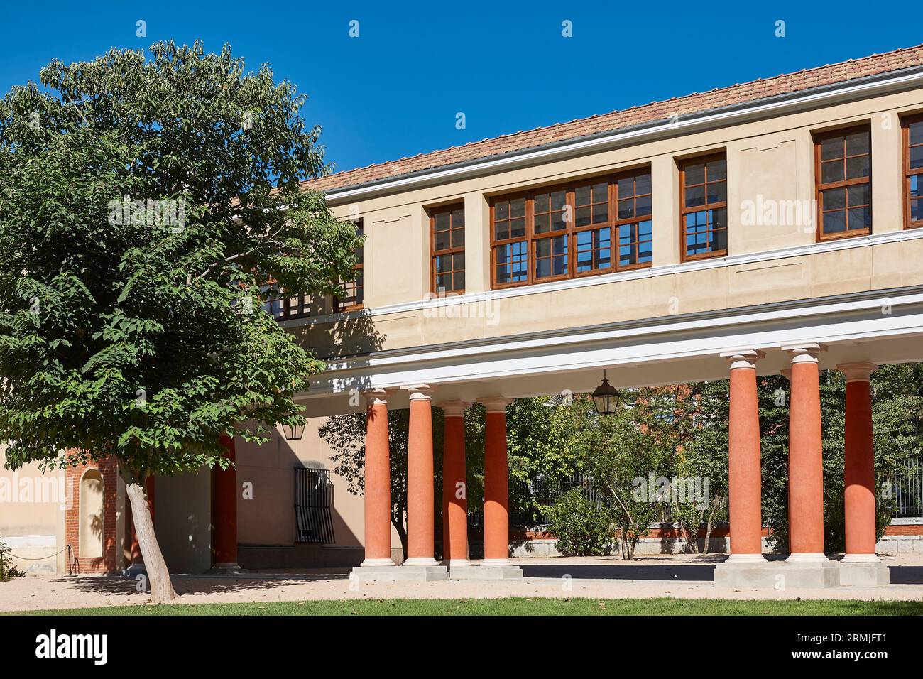 Historischer Vista Alegre Gartenpalast. Galerie und Spalten. Madrid, Spanien Stockfoto