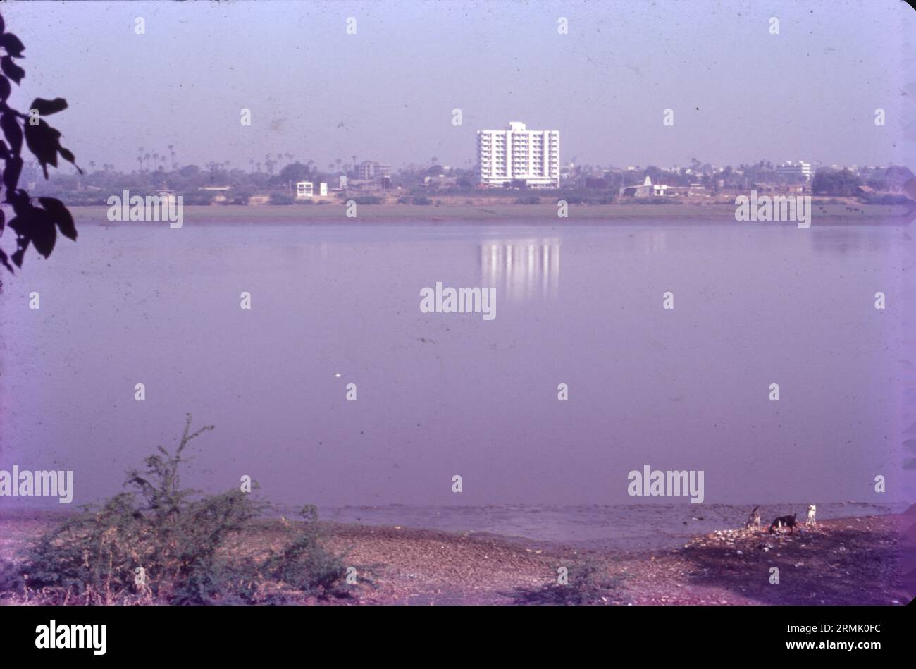 Blick Über Den Tapi River, Surat City, Gujrat, Indien. Stockfoto