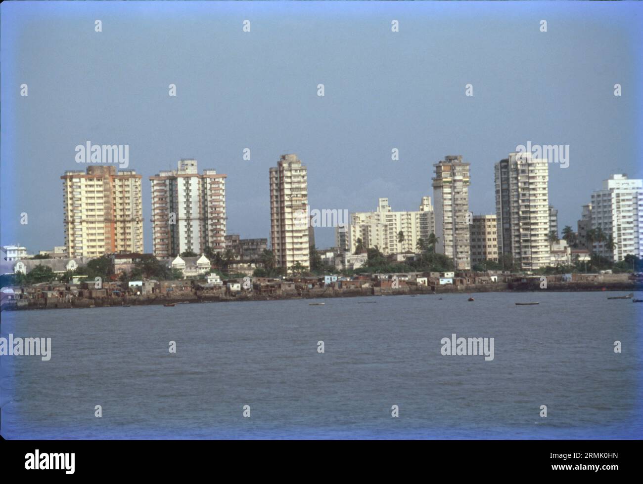 Sky Line von Bombay City, Blick auf die Cuffe Parade von Sea Side, Mumbai, Indien. Stockfoto