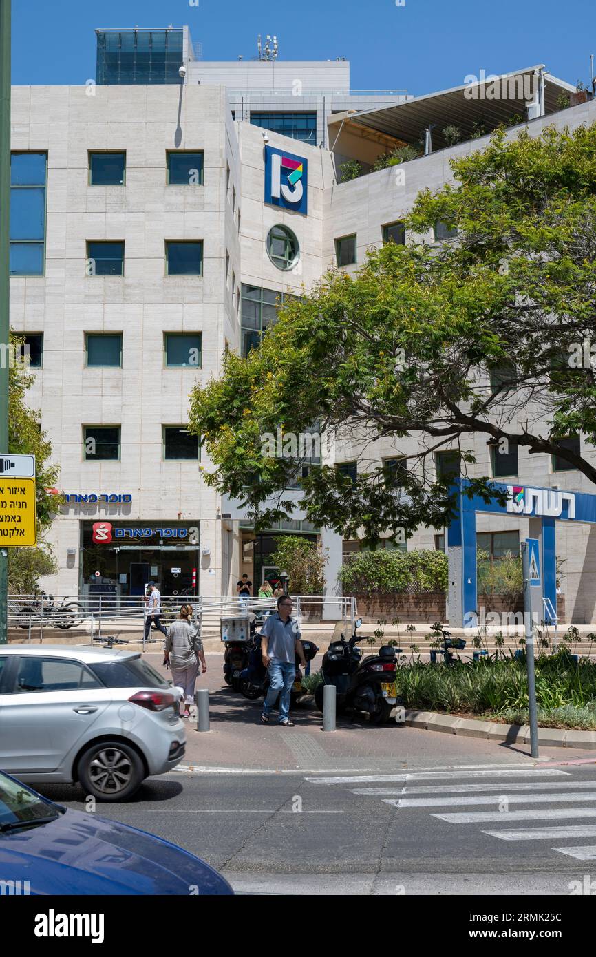 Die Büros und Hauptquartiere des israelischen Fernsehsenders Channel 13 in Tel Aviv, Israel. Kanal 13 (Hebräisch ערוץ 13) ist ein israelisches frei empfangbares Tel Stockfoto