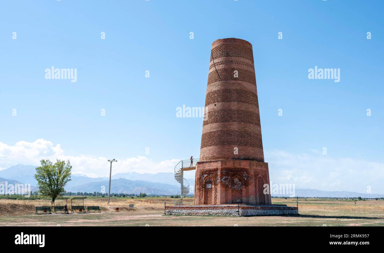 Burana Tower, Überreste von Karakhanid Minaret, der historischen antiken Stadt Balasagun an der Seidenstraße, in der Nähe von Tokmok, Chuy, Kirgisistan Stockfoto