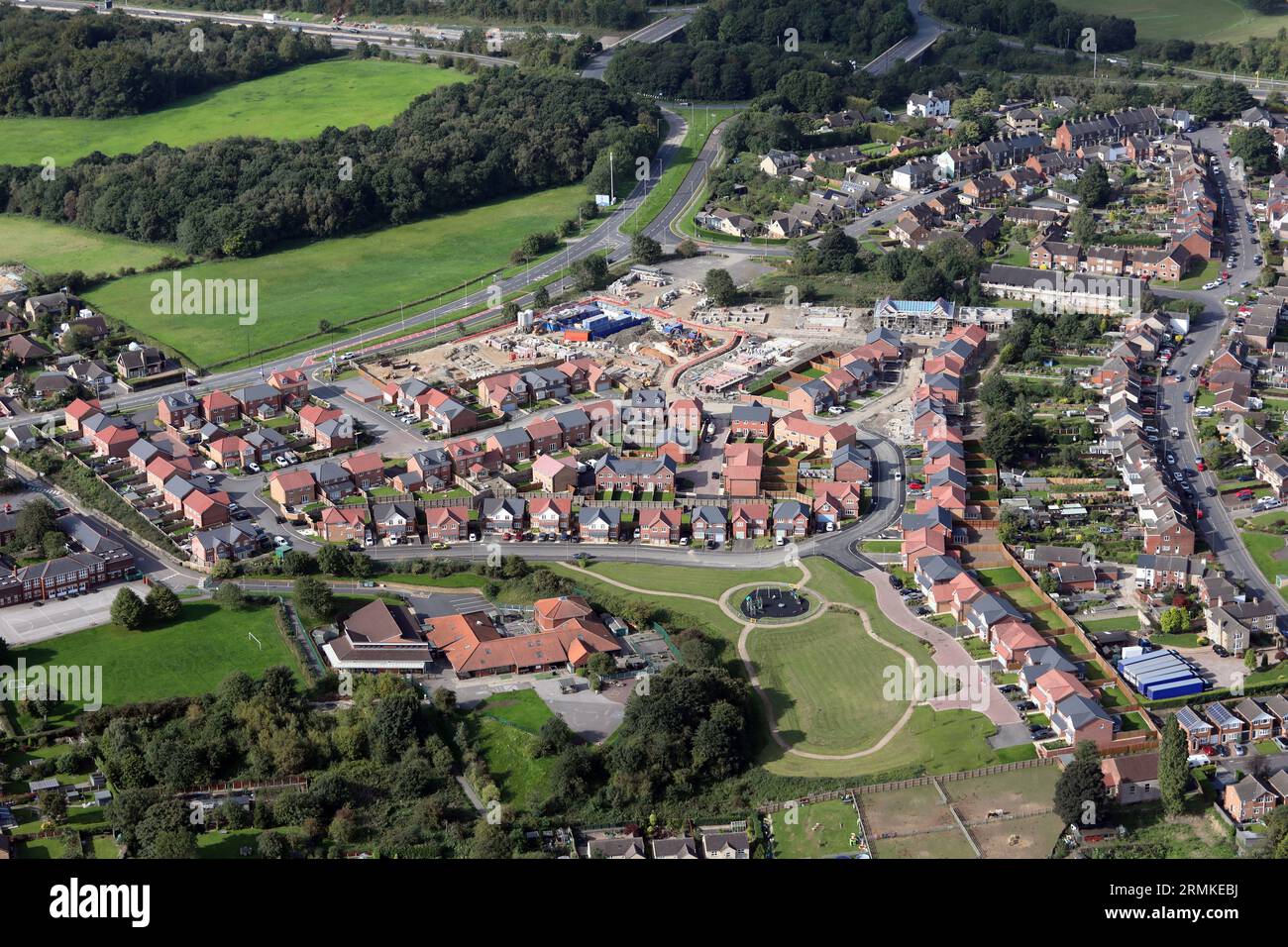 Luftaufnahme einer neuen Wohnsiedlung, die in South Yorkshire gebaut wird Stockfoto