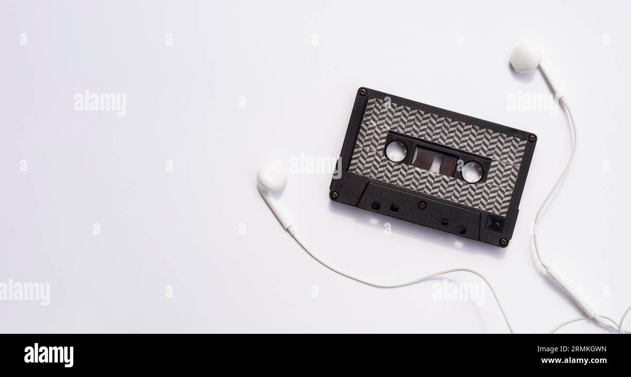 Schwarzes Kassettenband mit Kopienraum für Kopfhörer Stockfoto