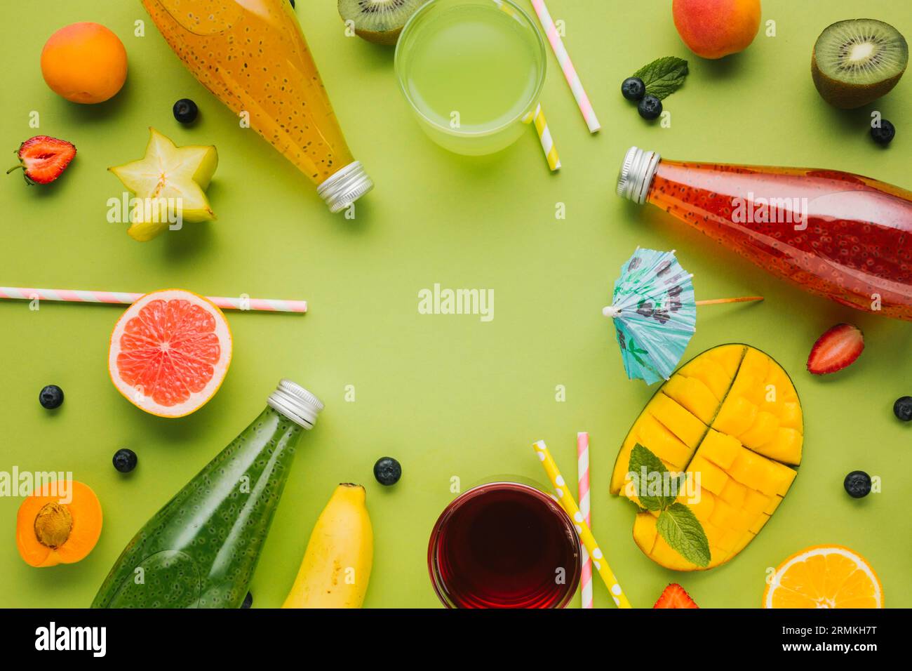 Farbenfrohe Fruchtsäfte Stockfoto