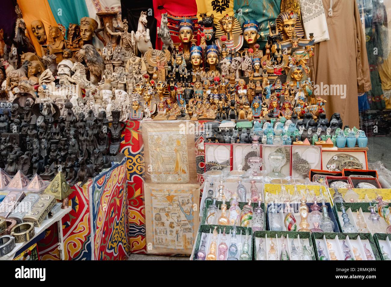 Ägypten Summer Travel Marketplace Magic: Fesselnder Souk im Herzen von Kairo Stockfoto