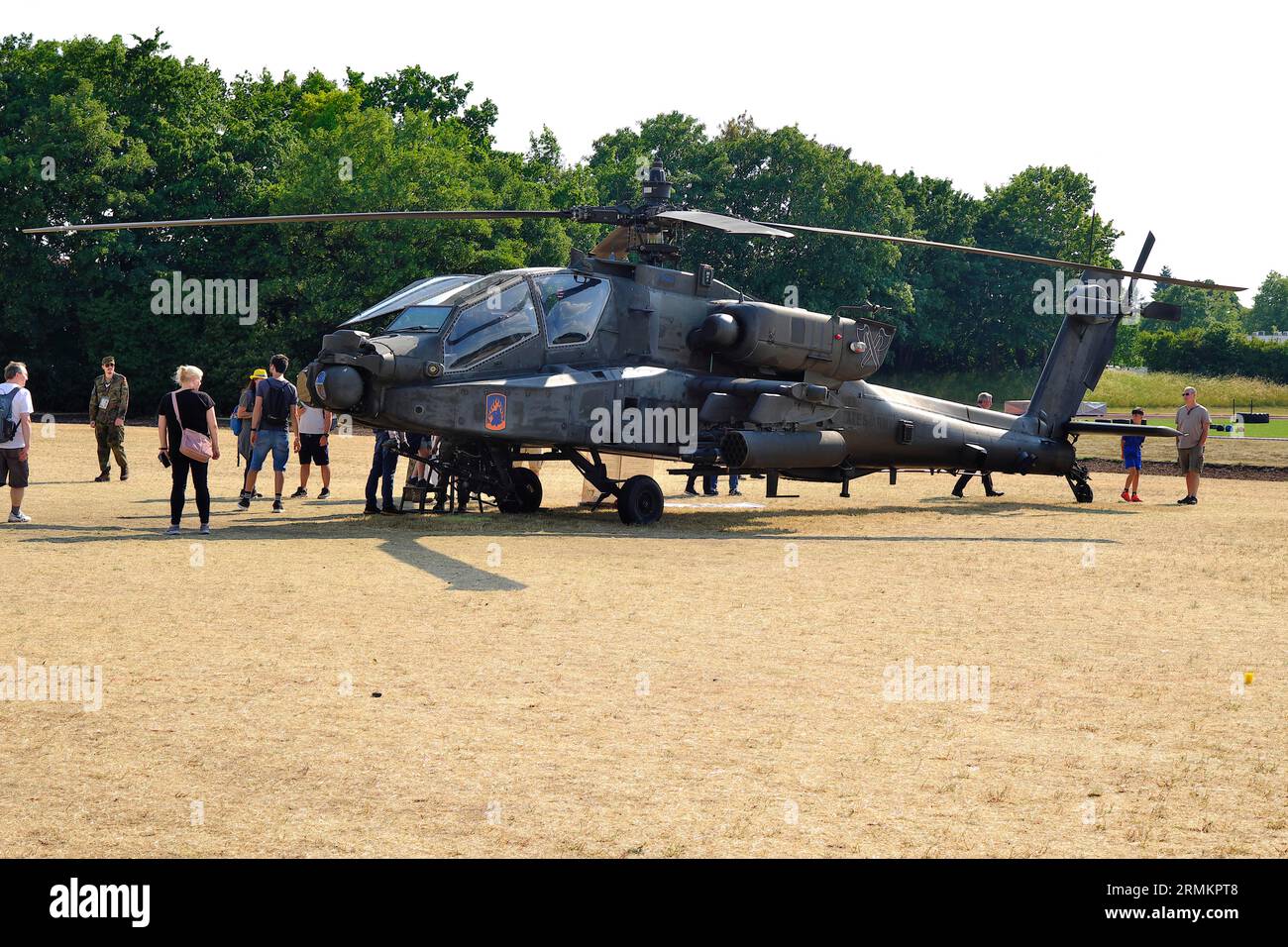 Boeing AH-64 Apache schwerer zweimotoriger Kampfhubschrauber der US-Armee, Bundeswehrtag, München, Bayern, Deutschland Stockfoto