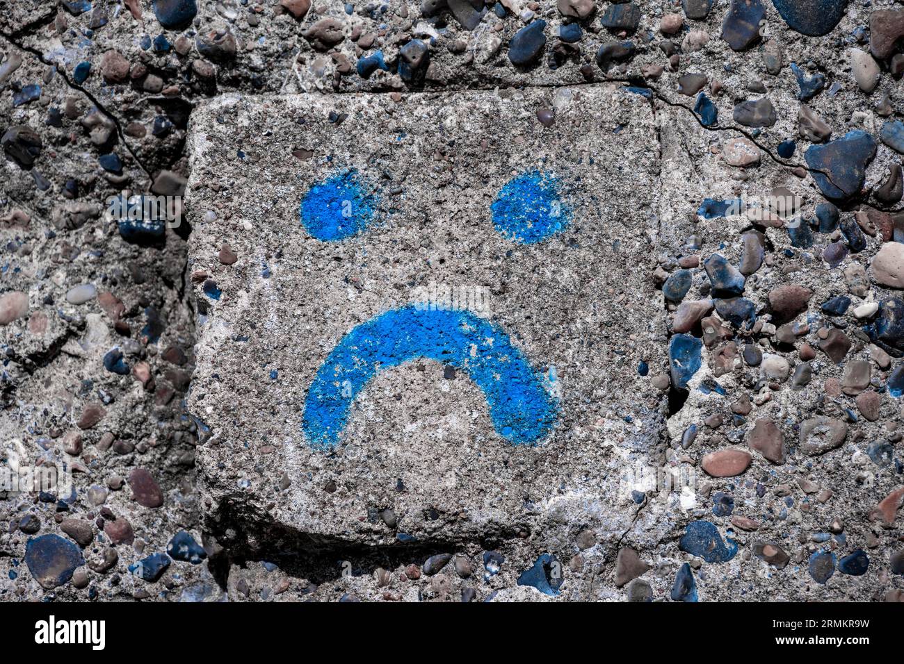 Smiley, Emoji an einer Hauswand, trauriges Gesicht, Dänemark Stockfoto