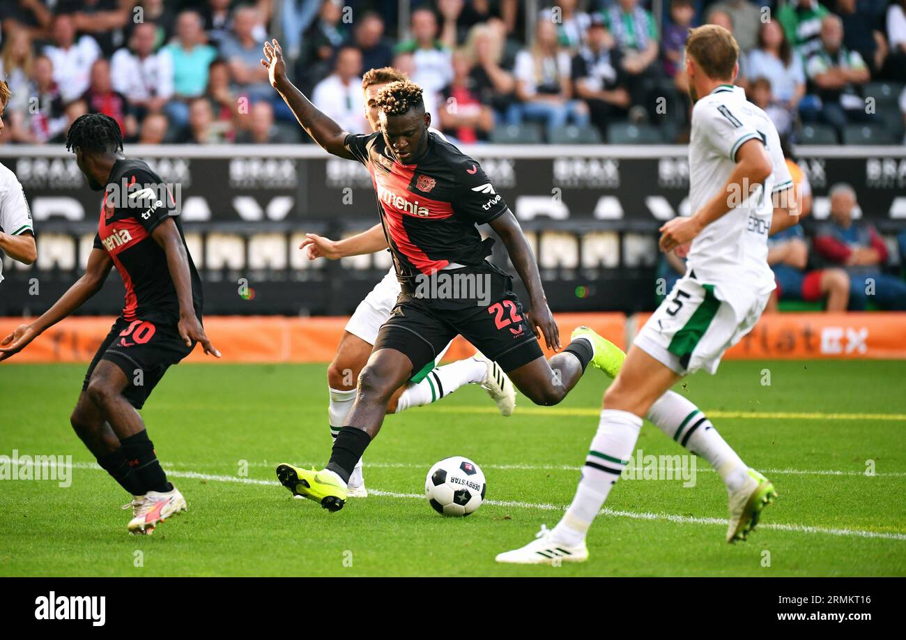 Bundesliga, Borussia Park Mönchengladbach: Borussia Mönchengladbach gegen Bayer Leverkusen; Victor Boniface (LEV) Stockfoto