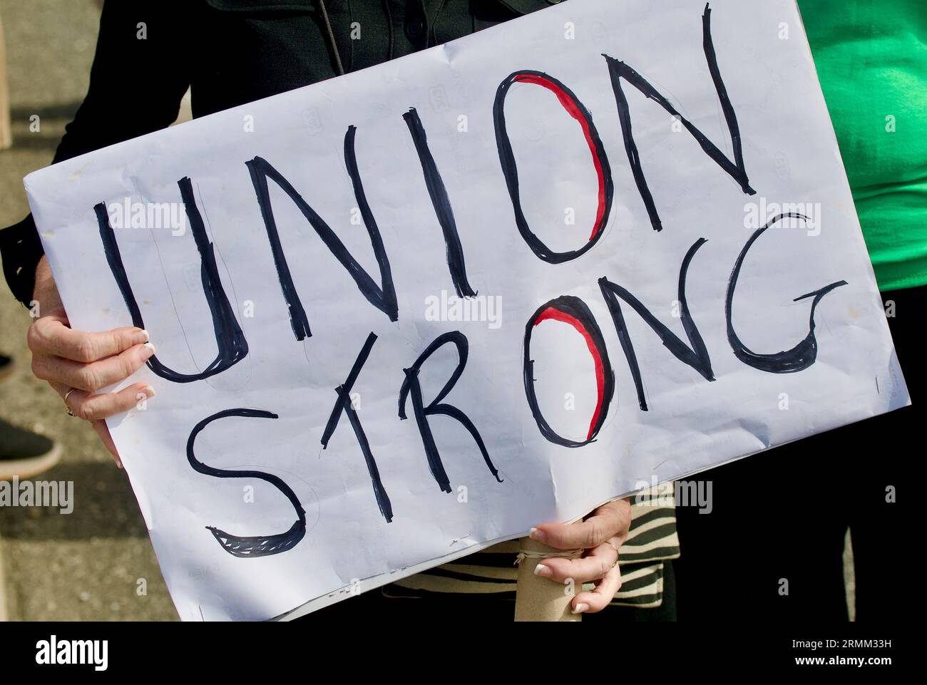 Der Teilnehmer singt bei der jährlichen Labor Day Parade entlang der Delaware Avenue in Philadelphia, PA, USA, am 3. September 2018. Stockfoto