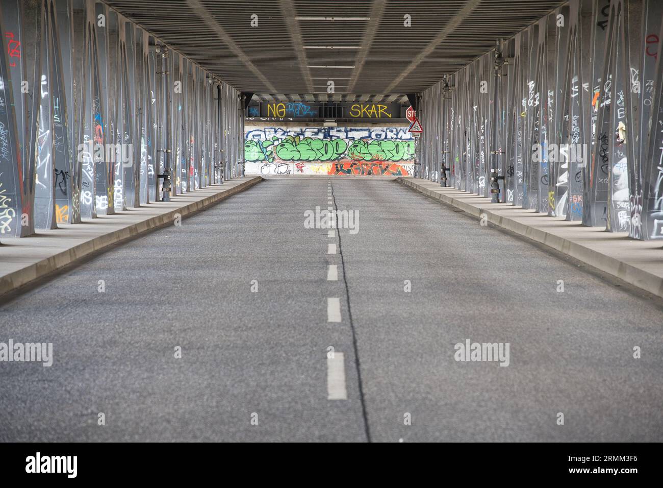Deutschland, Deutschland, Hamburg, Oberhafen Bruecke, Oberhafen, Bruecke, Brücke, Graffiti, Straße, Straße, Stockfoto